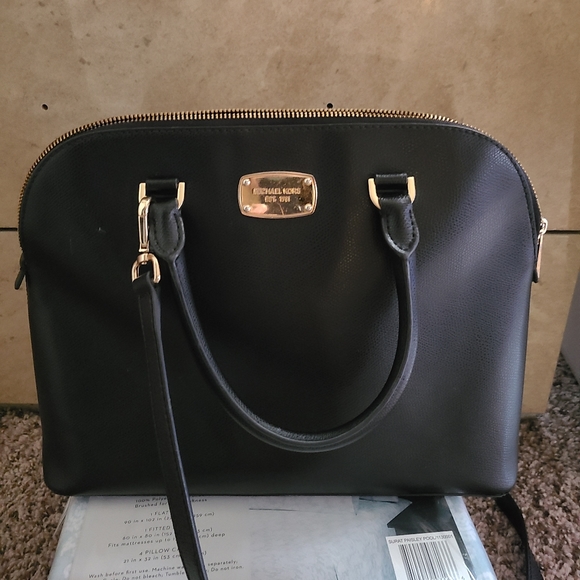 Michael Kors Handbags - MK crossbody bag